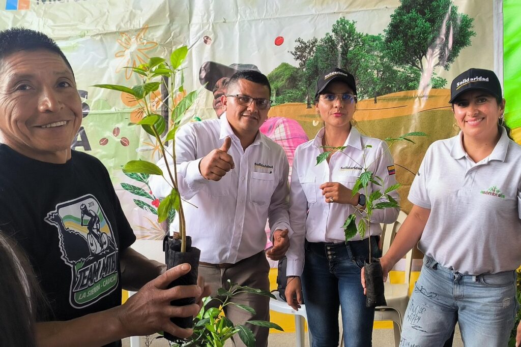 Asómbrate regaló árboles en La Sierra, Cauca